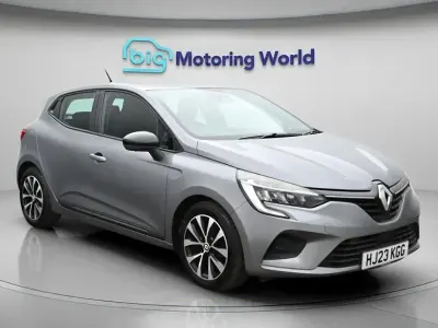 Używany Renault Clio V Evolution 90 KM (66 kW) 2023 Szary Hatchback