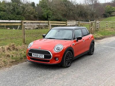 Usado Mini Cooper Exclusive 2019 Naranja Utilitario