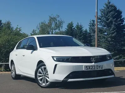 Used Vauxhall Astra Design Edition 130 HP (95 kW) 2023 White Estate