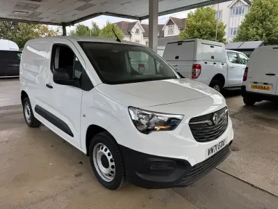 Used Vauxhall Combo 100 HP (73 kW) 2021 White MPV