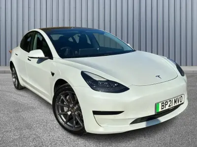 Używany Tesla Model 3 Standard Range 366 kW (498 KM) 2021 Biały Sedan/Limuzyna