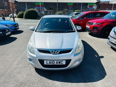 Używany Hyundai i20 Comfort 99 KM (72 kW) 2010 Srebrny Hatchback