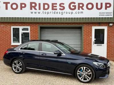 Usado Mercedes C350e Premium 293 HP (215 kW) 2017 Azul Sedan