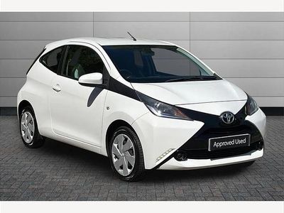Begagnad Toyota Aygo X-play 69 HK (50 kW) 2017 Vit Halvkombi