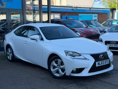 Used Lexus IS300h 223 HP (164 kW) 2013 White Sedan