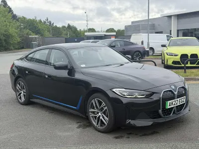 Begagnad BMW i4 Sport Line 250 kW (340 HK) 2022 Svart Sedan