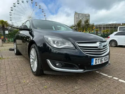Used Vauxhall Insignia Design Edition 140 HP (102 kW) 2016 Black Hatchback