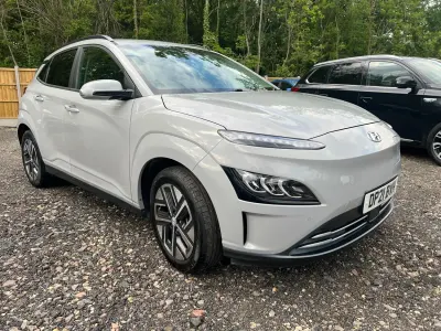 Usado Hyundai Kona Premium 100 kW (136 CV) 2021 Gris SUV