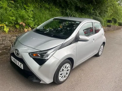 Used Toyota Aygo X-play 72 HP (52 kW) 2019 Silver Hatchback