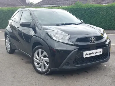 Usado Toyota Aygo X PURE 72 CV (52 kW) 2023 Negro SUV