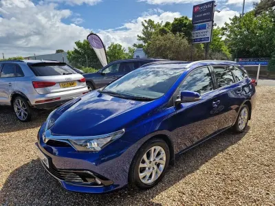 Usado Toyota Auris Business Edition 112 HP (82 kW) 2015 Azul Carrinha
