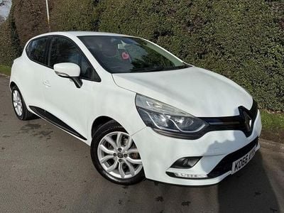 Used Renault Clio IV Dynamique 90 HP (66 kW) 2017 White Hatchback