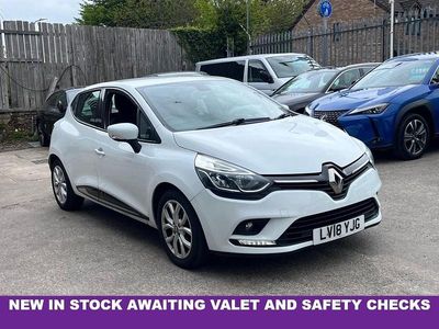 Used Renault Clio IV Dynamique 90 HP (66 kW) 2018 White Hatchback