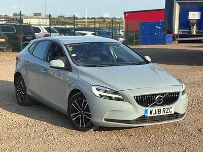 Used Volvo V40 Momentum 120 HP (88 kW) 2018 Blue Estate