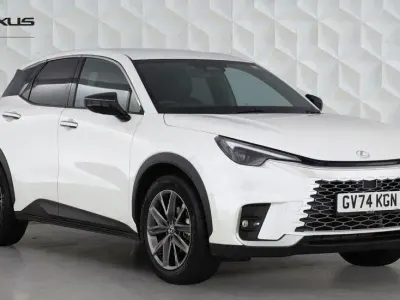 Used Lexus LBX 136 HP (100 kW) 2024 White SUV