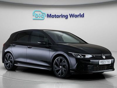 Second-hand VW Golf VIII R-line 148 CP (108 kW) 2023 Negru Hatchback