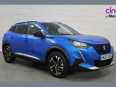 Usado Peugeot e-2008 Allure+ 100 kW (136 CV) 2023 Azul SUV