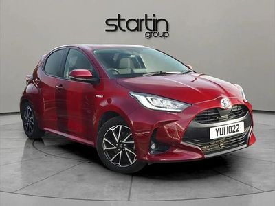 Used Toyota Yaris Hybrid Design 113 HP (83 kW) 2021 Red Hatchback
