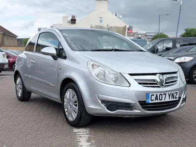 Second-hand Vauxhall Corsa Club 90 CP (66 kW) 2007 Argintiu Hatchback