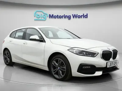 Used BMW 118 Sport Line 136 HP (100 kW) 2022 White Hatchback