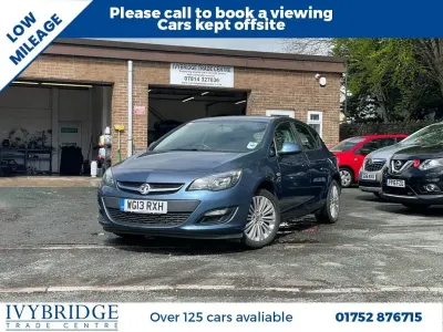 Gebraucht Vauxhall Astra 115 PS (84 kW) 2013 Blau Kleinwagen