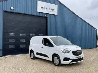 Begagnad Vauxhall Combo Sportive 100 HK (73 kW) 2019 Vit Minibuss