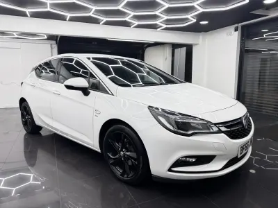 Używany Vauxhall Astra SRi 150 KM (110 kW) 2016 Biały Hatchback