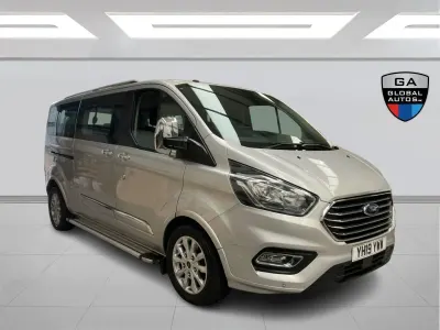 Usado Ford Tourneo Titanium 130 HP (95 kW) 2019 Prateado Monovolume