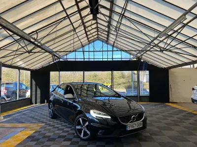 Used Volvo V40 R-Design 120 HP (88 kW) 2017 Black Hatchback
