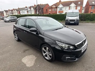 Używany Peugeot 308 Allure 130 KM (95 kW) 2018 Czarny Hatchback