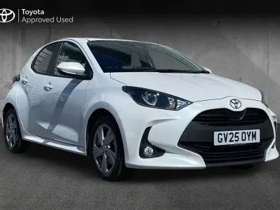 Used Toyota Yaris 114 HP (83 kW) 2025 White Hatchback