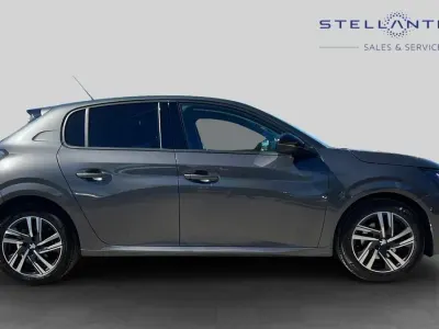 Usado Peugeot 208 Allure+ 99 HP (72 kW) 2023 Cinzento Citadino