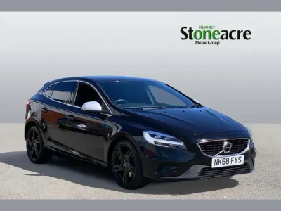 Usado Volvo V40 R-Design Pro 122 CV (89 kW) 2018 Negro Utilitario