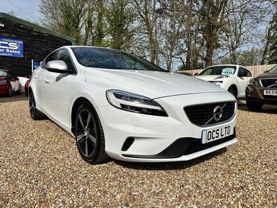 Used Volvo V40 R-Design 122 HP (89 kW) 2018 White Hatchback