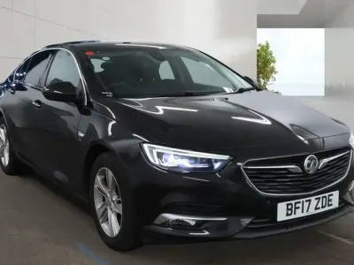 Second-hand Vauxhall Insignia Elite 136 CP (100 kW) 2017 Negru Hatchback