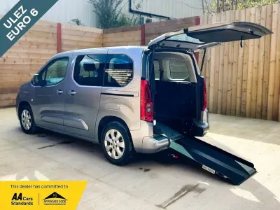 Second-hand Vauxhall Combo 130 CP (95 kW) 2020 Gri Monovolum