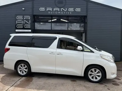 Usado Toyota Alphard 2023 Branco Monovolume