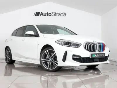 Begagnad BMW 118 M Sport 2022 Vit Halvkombi