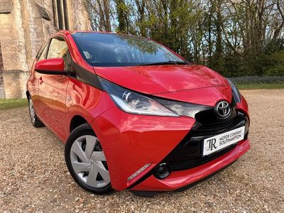 Begagnad Toyota Aygo X-play 69 HK (50 kW) 2018 Röd Halvkombi