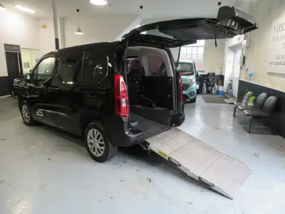 Used Citroën Berlingo Feel 101 HP (74 kW) 2020 Black MPV