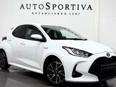 Used Toyota Yaris Hybrid Design 2021 White Hatchback