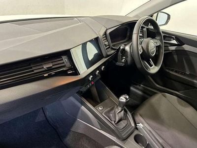 Used Audi A1 Design 108 HP (79 kW) 2022 White SUV