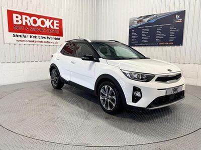 White Used 2018 Kia Stonic First Edition SUV | £8,790 (Fair price)
