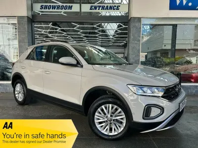 Used VW T-Roc Life 150 HP (110 kW) 2024 Grey SUV