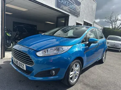 Używany Ford Fiesta Zetec 2015 Niebieski Hatchback