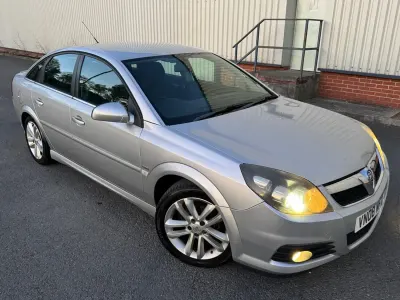 Używany Vauxhall Vectra SRi 120 KM (88 kW) 2008 Srebrny Hatchback