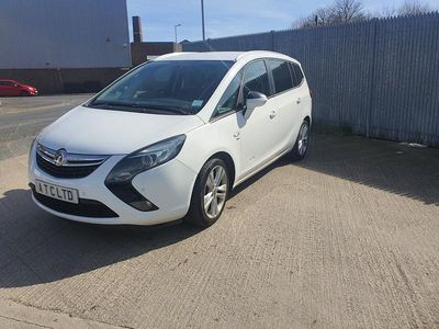 Used Vauxhall Zafira SRi 2014 White MPV