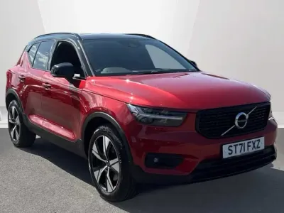 Used Volvo XC40 R-Design 208 HP (152 kW) 2021 Red SUV