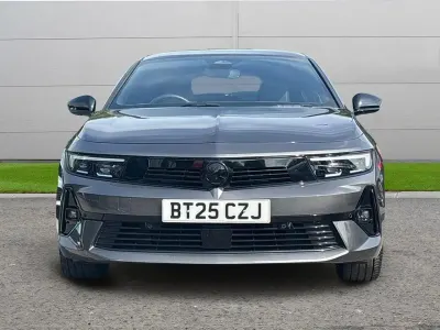 Usado Vauxhall Astra Ultimate 128 CV (94 kW) 2025 Gris Utilitario