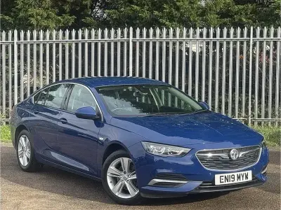 Second-hand Vauxhall Insignia Sport 110 CP (80 kW) 2019 Albastru Hatchback
